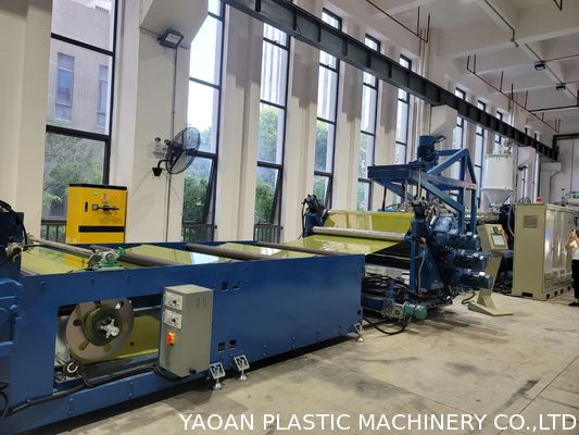 İleri Teknolojiye Sahip 160kw 500kg / H Yüksek Hassasiyetli PE Levha Ekstrüzyon Makinesi