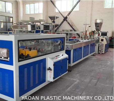 4 Boşlukları PVC - U Elektrik Boru Boru Ekstrüzyon Makinesi, Dört UPVC Boru Üretim Hattı 16-32mm